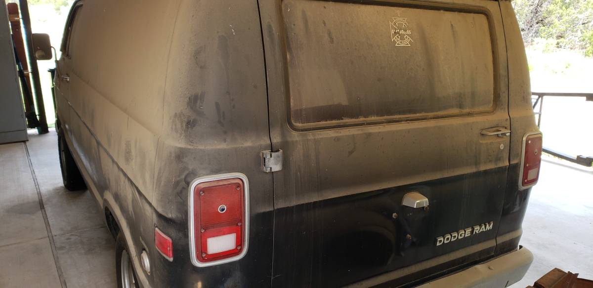 Unknown-Ram-van-250-1981-black-3