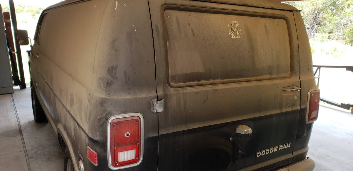 Unknown-Ram-van-250-1981-black-4
