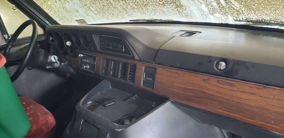 Unknown-Ram-van-250-1981-black-5