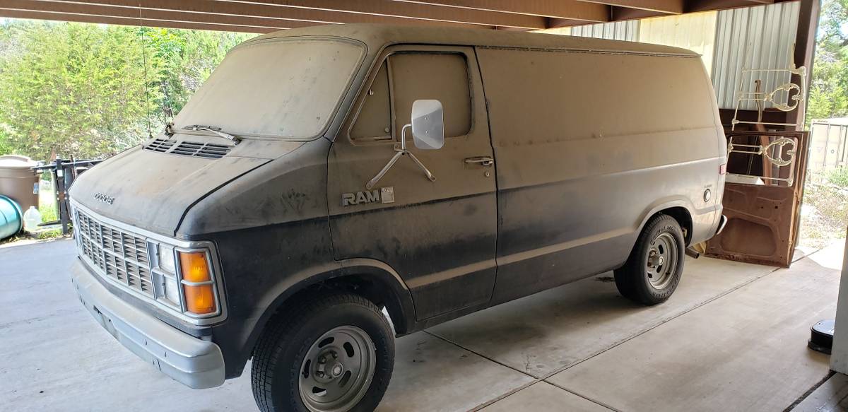 Unknown-Ram-van-250-1981-black