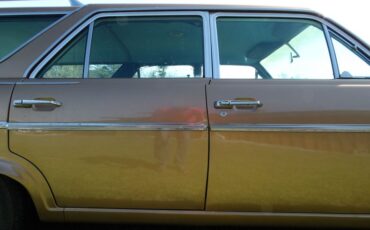 Unknown-Rambler-1966-Gold-Blue-34