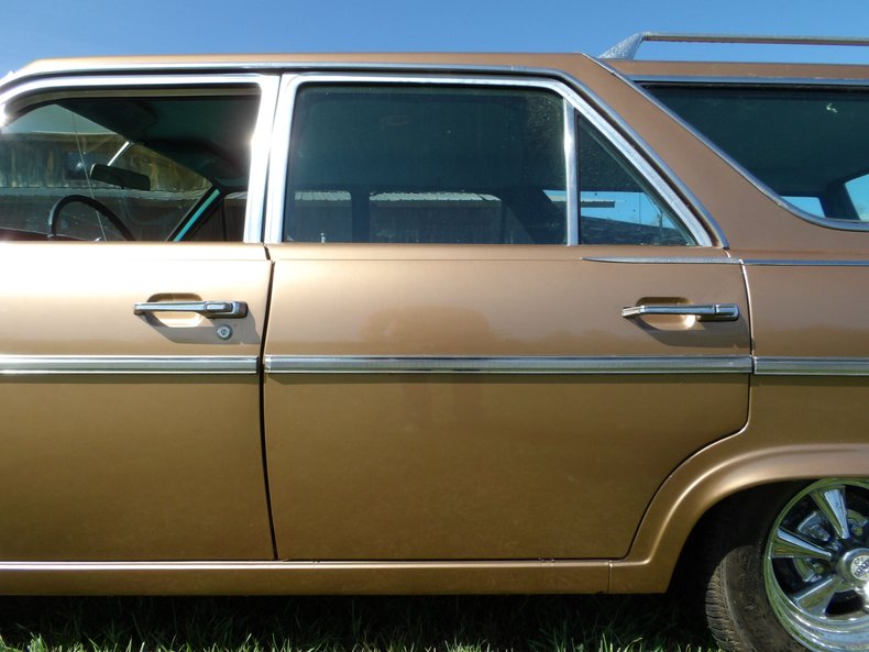 Unknown-Rambler-1966-Gold-Blue-39