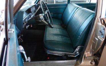 Unknown-Rambler-1966-Gold-Blue-43