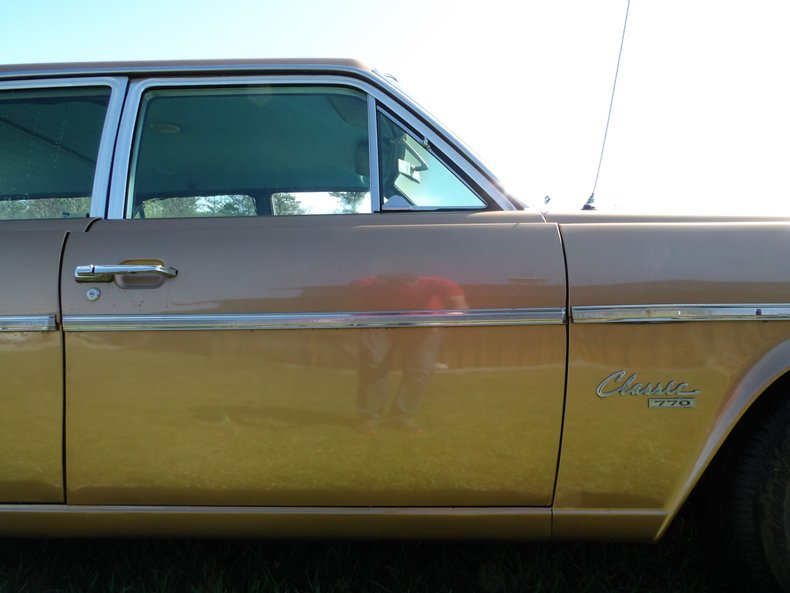 Unknown-Rambler-1966-Gold-Blue-47