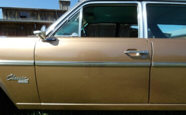 Unknown-Rambler-1966-Gold-Blue-6