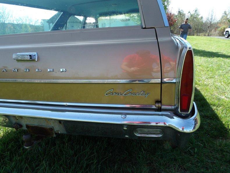 Unknown-Rambler-1966-Gold-Blue-8