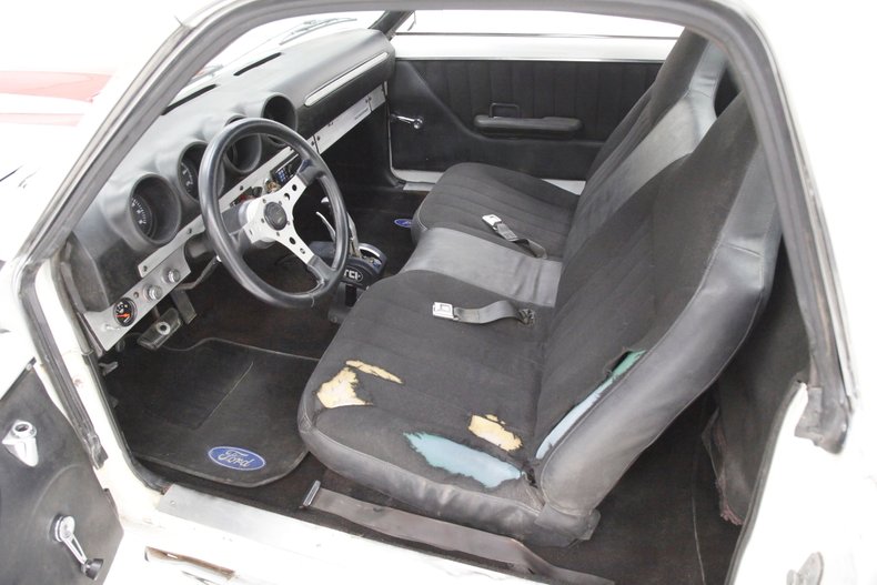 Unknown-Ranchero-1969-White-Black-10