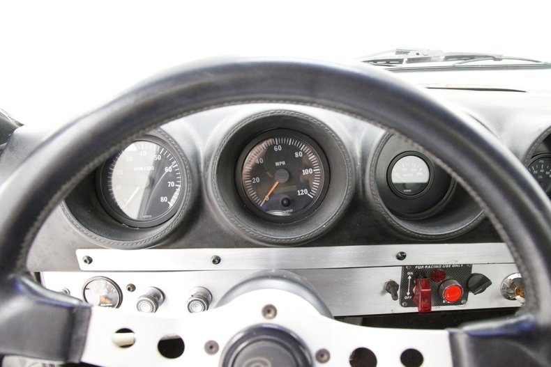 Unknown-Ranchero-1969-White-Black-12
