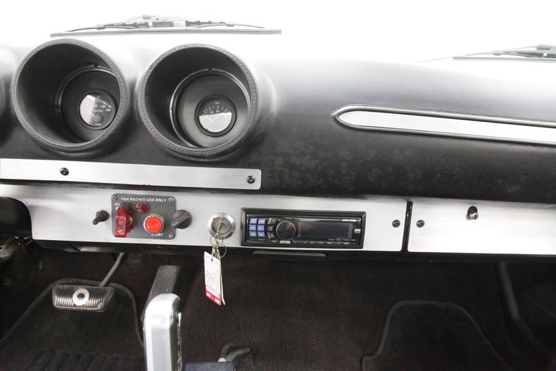 Unknown-Ranchero-1969-White-Black-15