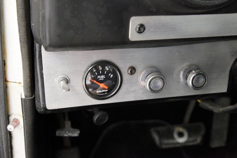 Unknown-Ranchero-1969-White-Black-16