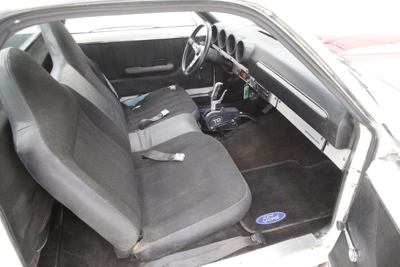 Unknown-Ranchero-1969-White-Black-21