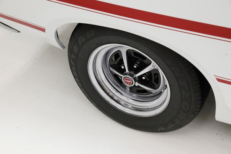 Unknown-Ranchero-1969-White-Black-42