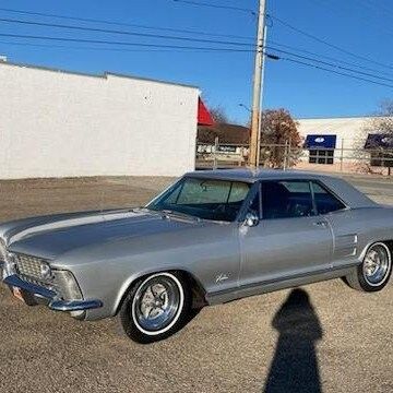 Unknown-Riviera-1963-Silver-Black-8