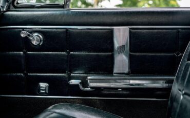 Unknown-Riviera-1964-Silver-Black-17