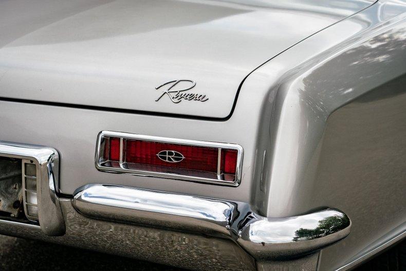Unknown-Riviera-1964-Silver-Black-19