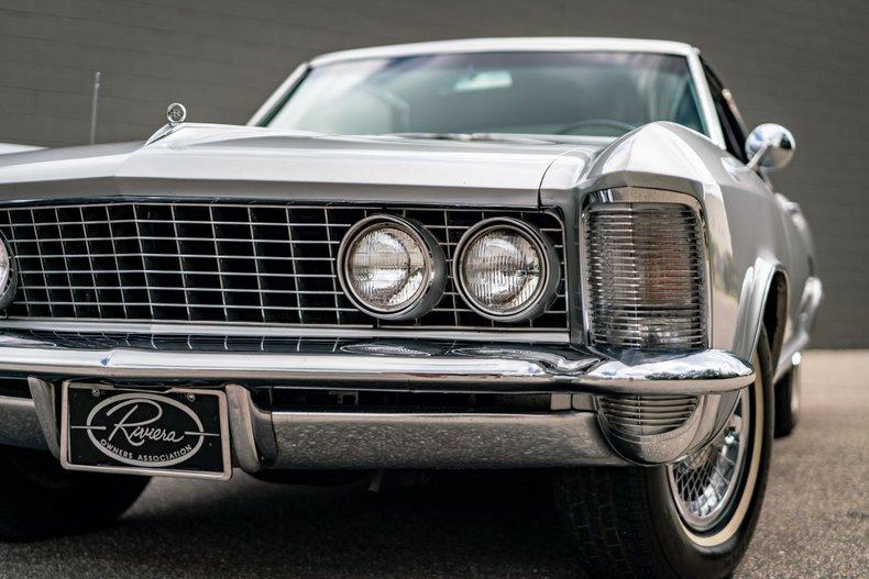 Unknown-Riviera-1964-Silver-Black-2
