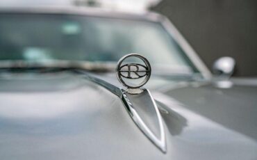 Unknown-Riviera-1964-Silver-Black-3