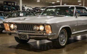 Unknown-Riviera-1964-Silver-Black-36