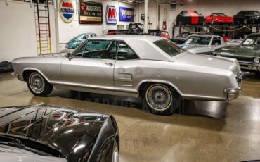 Unknown-Riviera-1964-Silver-Black-37