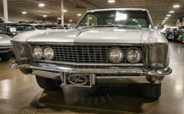 Unknown-Riviera-1964-Silver-Black-39