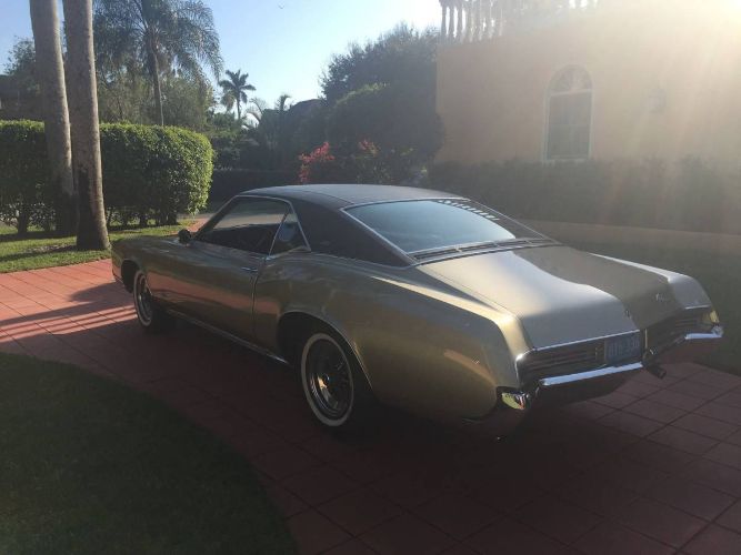 Unknown-Riviera-1967-Green-12