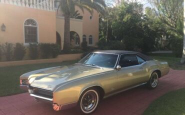 Unknown-Riviera-1967-Green-6