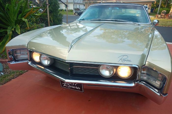 Unknown-Riviera-1967-Green-8
