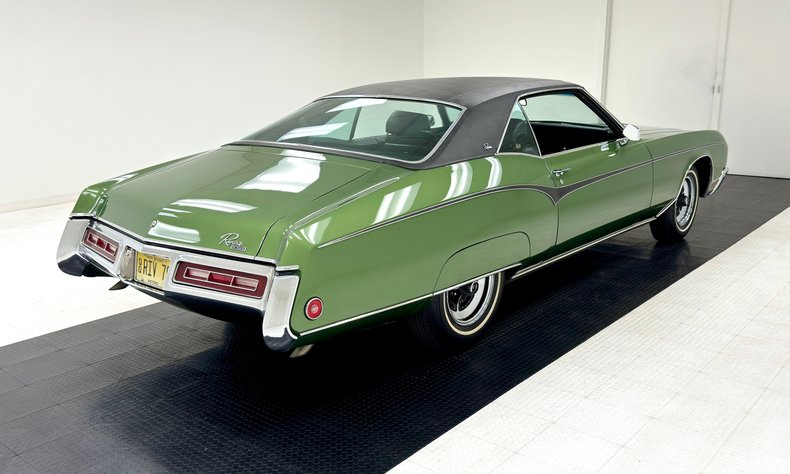 Unknown-Riviera-1970-Emerald-Mist-Black-14