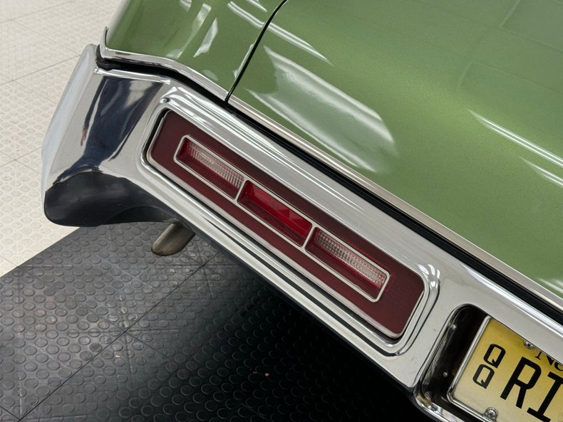Unknown-Riviera-1970-Emerald-Mist-Black-25