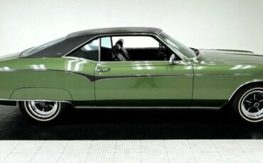 Unknown-Riviera-1970-Emerald-Mist-Black-34