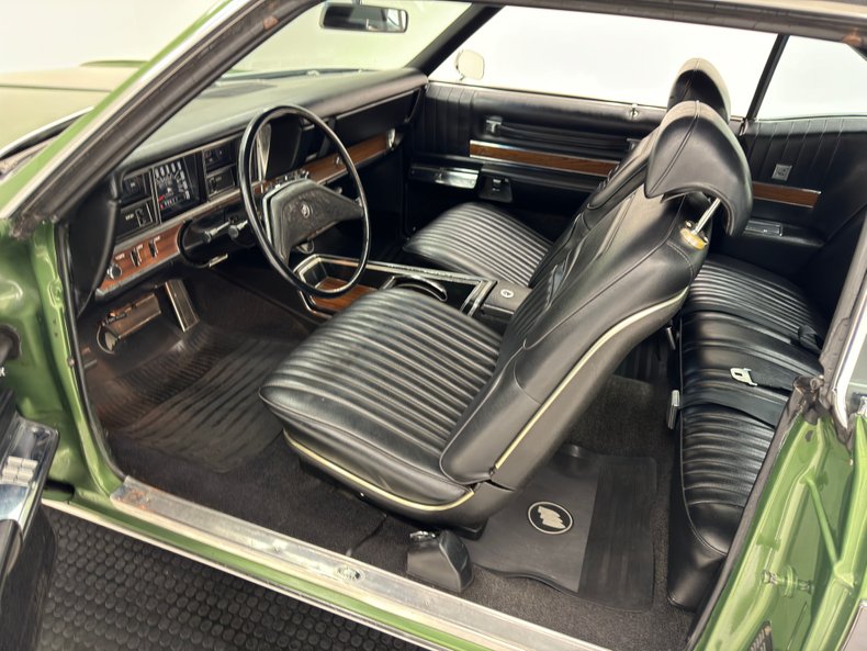 Unknown-Riviera-1970-Emerald-Mist-Black-36