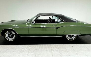 Unknown-Riviera-1970-Emerald-Mist-Black