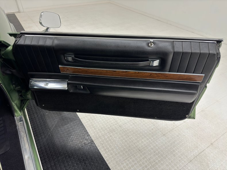 Unknown-Riviera-1970-Emerald-Mist-Black-39