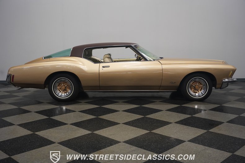 Unknown-Riviera-1971-Comet-Gold-Sandal-Wood-23