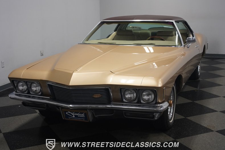 Unknown-Riviera-1971-Comet-Gold-Sandal-Wood-26