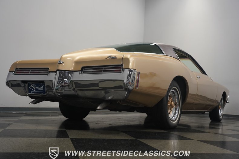 Unknown-Riviera-1971-Comet-Gold-Sandal-Wood-36