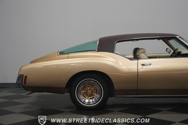 Unknown-Riviera-1971-Comet-Gold-Sandal-Wood-38