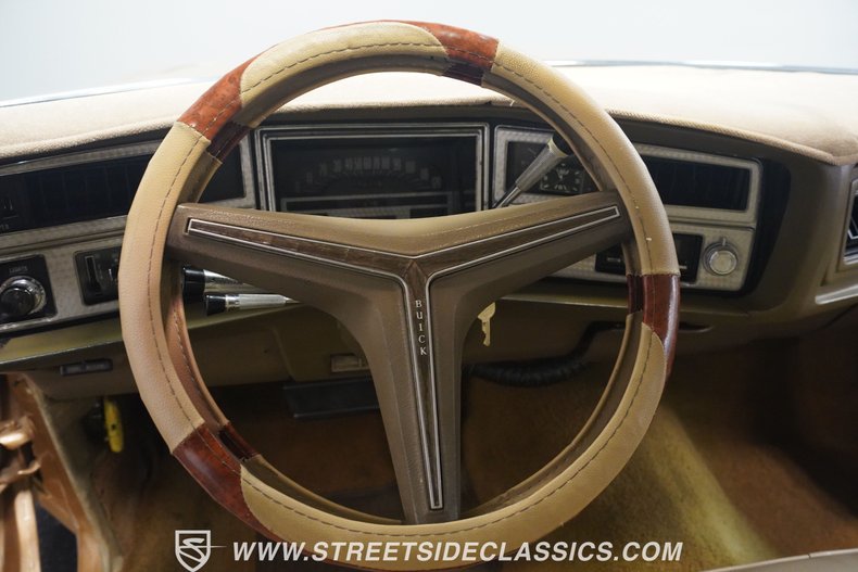 Unknown-Riviera-1971-Comet-Gold-Sandal-Wood-44