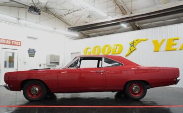 Unknown-Road-runner-1968-Matador-Red-Black-4
