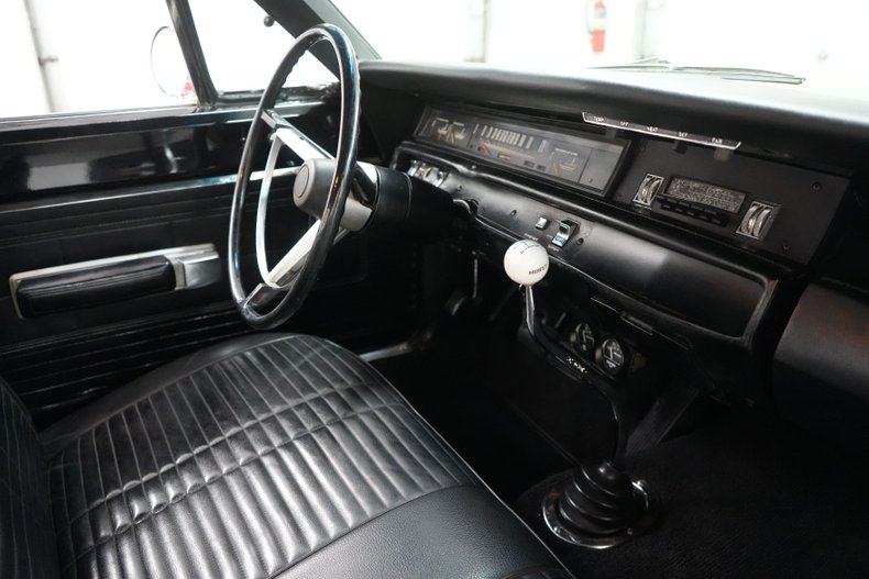 Unknown-Road-runner-1968-Matador-Red-Black-47