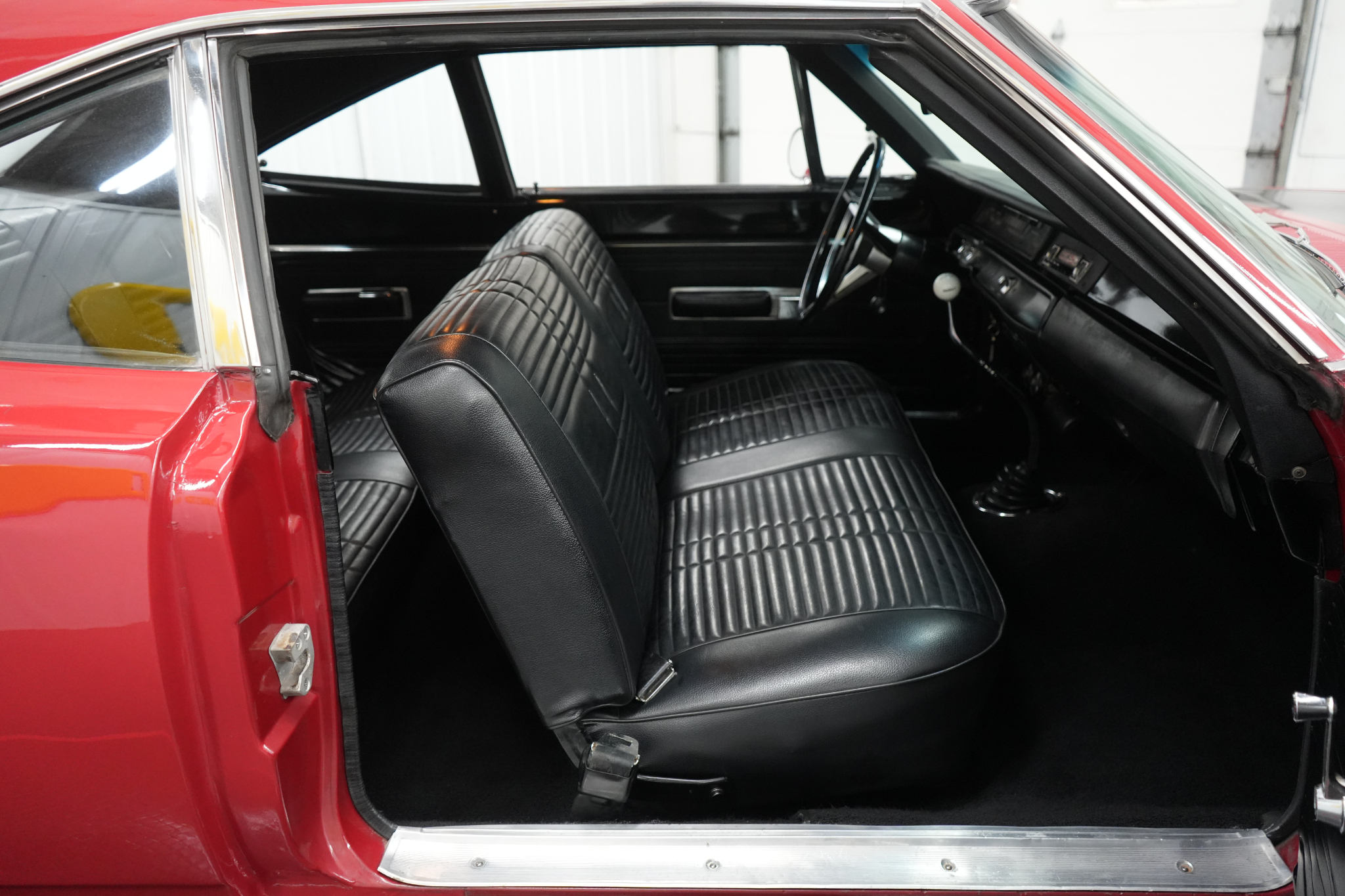 Unknown-Road-runner-1968-Matador-Red-Black-48