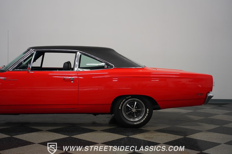 Unknown-Road-runner-1969-Barracuda-Orange-Black-16