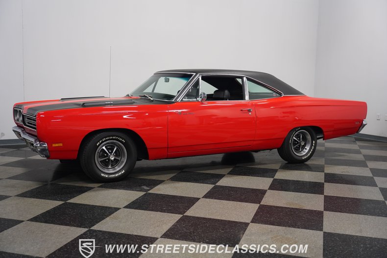 Unknown-Road-runner-1969-Barracuda-Orange-Black-17