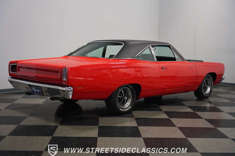 Unknown-Road-runner-1969-Barracuda-Orange-Black-22