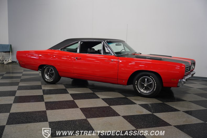 Unknown-Road-runner-1969-Barracuda-Orange-Black-25