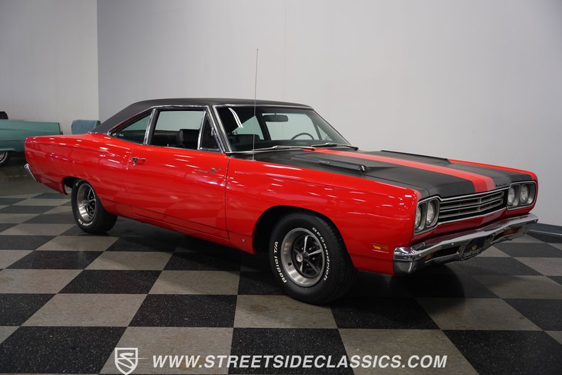 Unknown-Road-runner-1969-Barracuda-Orange-Black-26