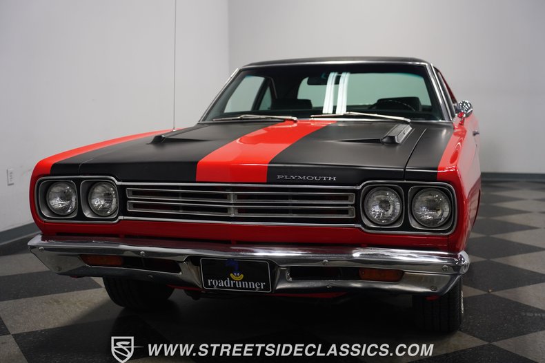 Unknown-Road-runner-1969-Barracuda-Orange-Black-30