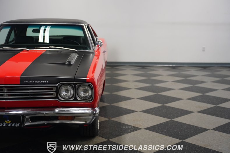 Unknown-Road-runner-1969-Barracuda-Orange-Black-31