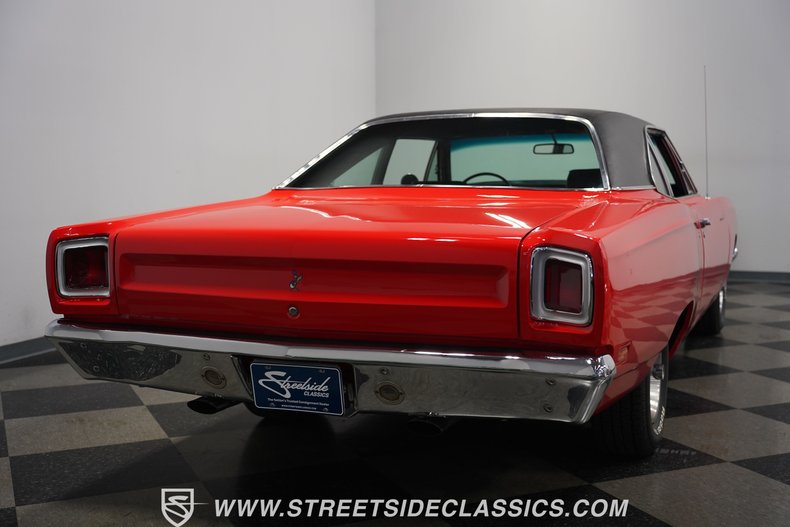 Unknown-Road-runner-1969-Barracuda-Orange-Black-36