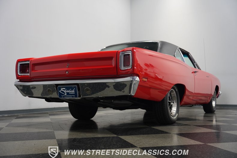Unknown-Road-runner-1969-Barracuda-Orange-Black-37